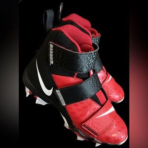 Nike Kids' Force Savage Shark 2 Football Cleats